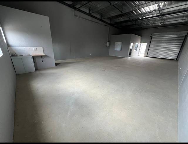 120M² WAREHOUSE TO LET IN FERNDALE